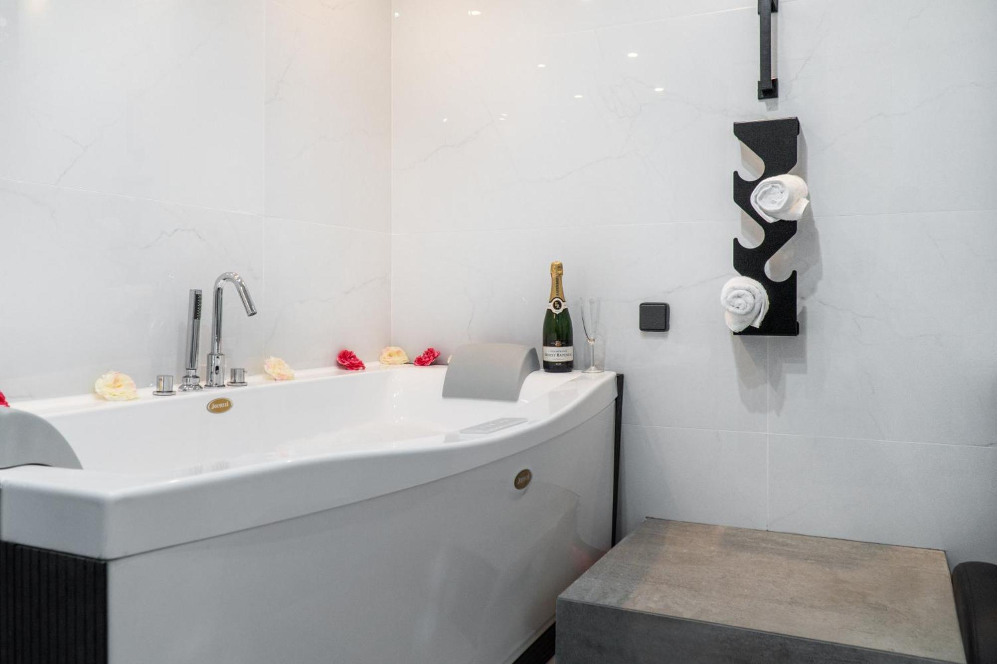 Paradise+ With Jacuzzi In The Heart Of Athens! Ngoại thất bức ảnh